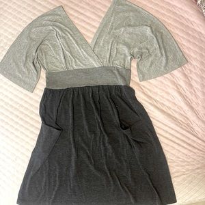 Simple V-neck dress. Very comfortable